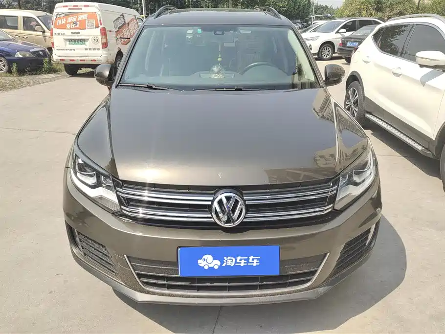 VOLKSWAGEN TIGUAN