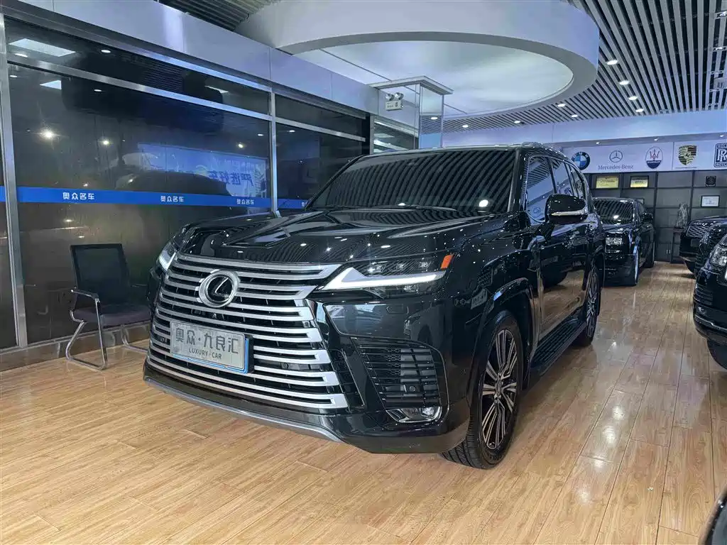 Фото 3 - Lexus LX
