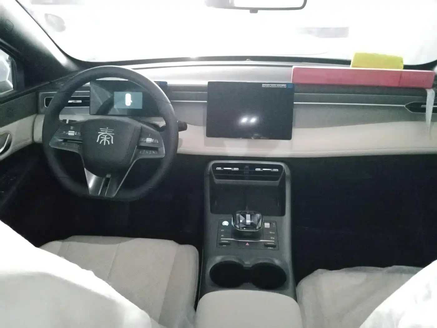 BYD Qin PLUS 2025 DM-i Smart Drive 55KM Leader фото 8