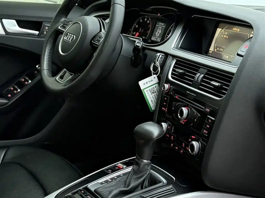 Audi A4L 2015 45 TFSI quattro Individual Sport фото 13