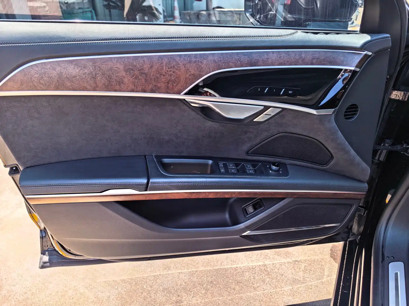 Audi A8 2022 A8L 55 TFSI quattro Luxury Collector's Edition фото 10