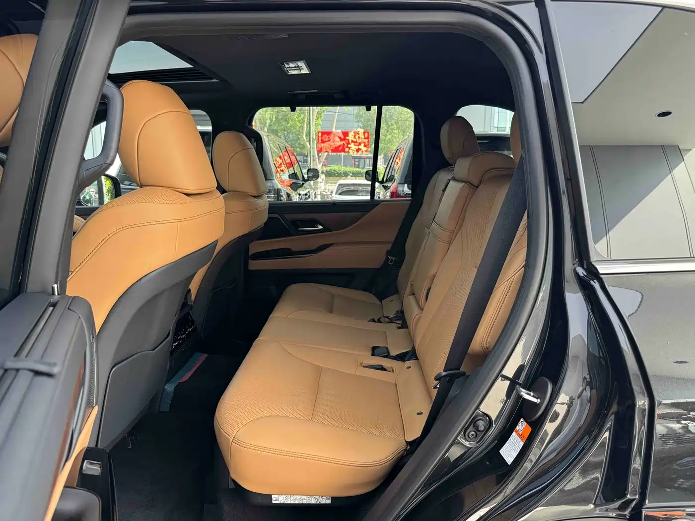 Lexus LX 2025 700h Boundary Edition фото 8