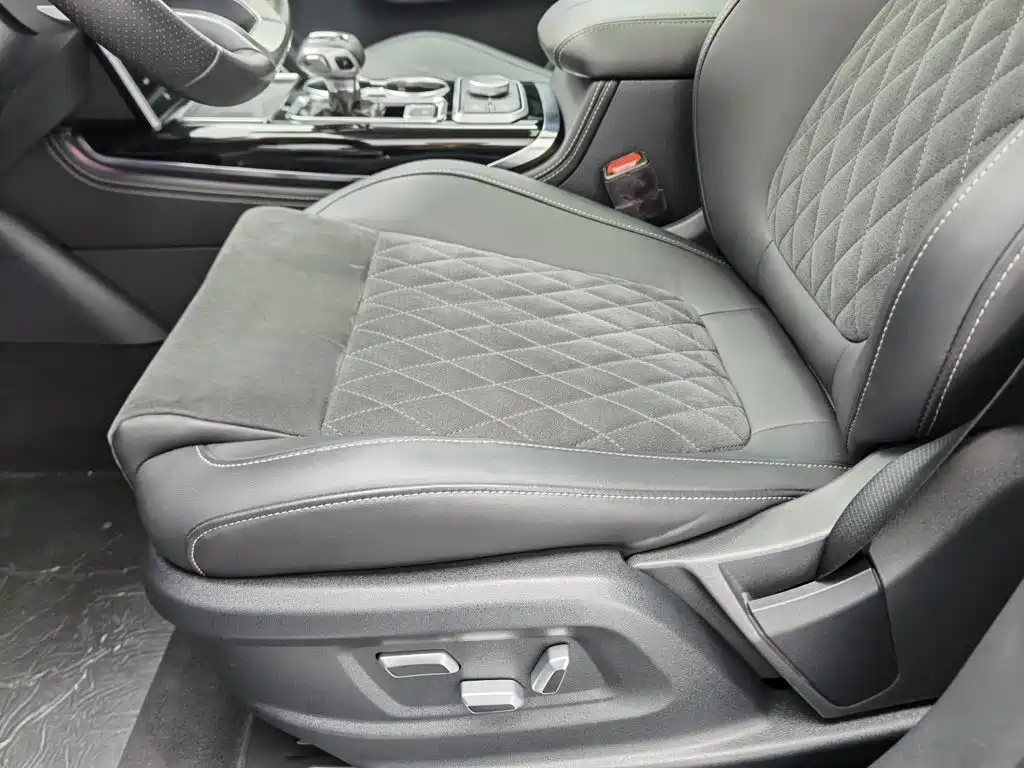 Фото 20 - Hongqi HS7
