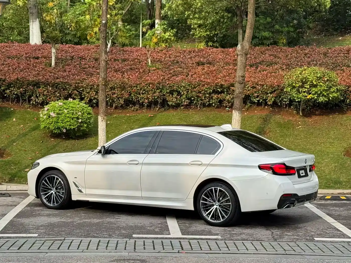 BMW 5 SERIES