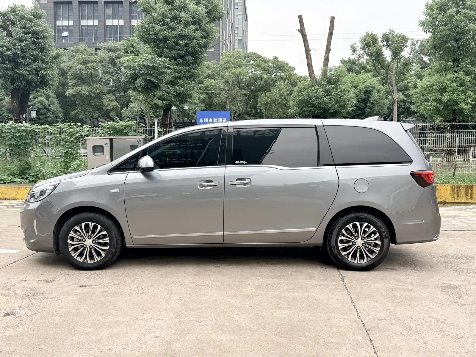 Фото 2 - Buick GL8