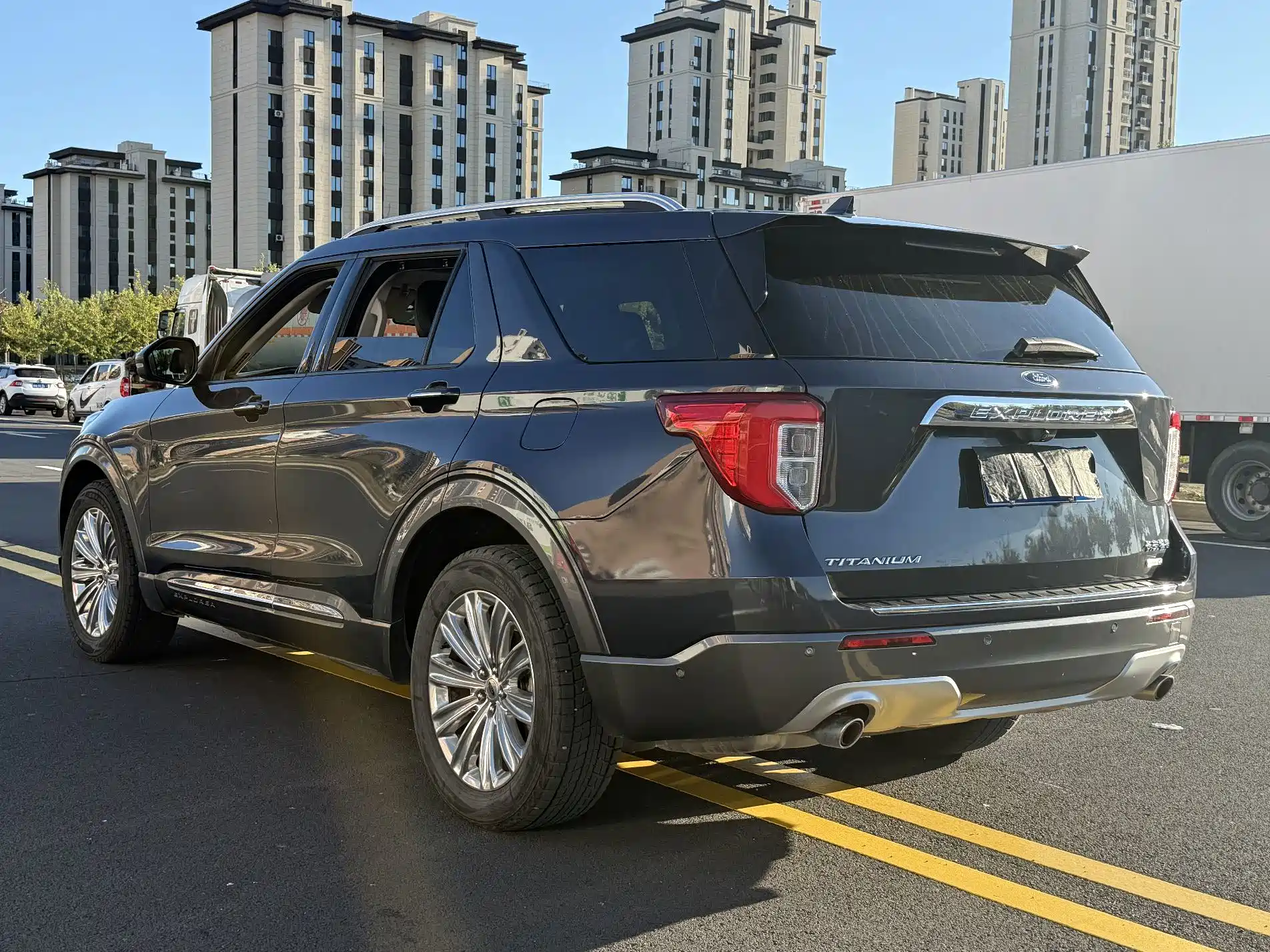 Фото 9 - Ford Explorer