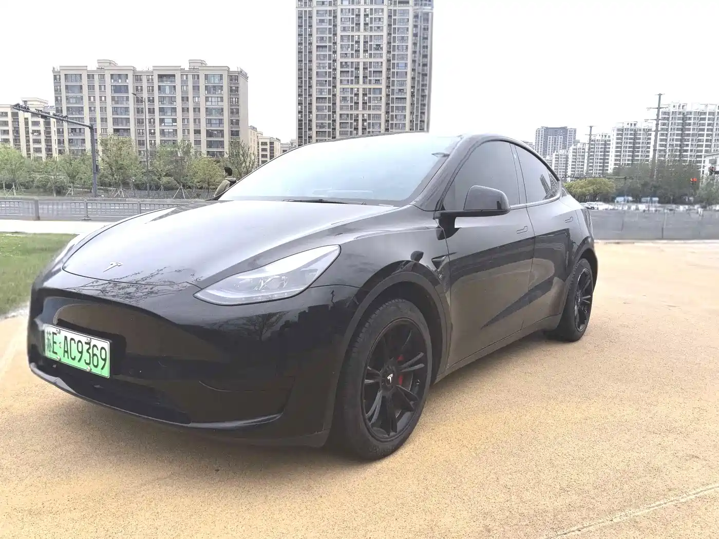 TESLA MODEL Y