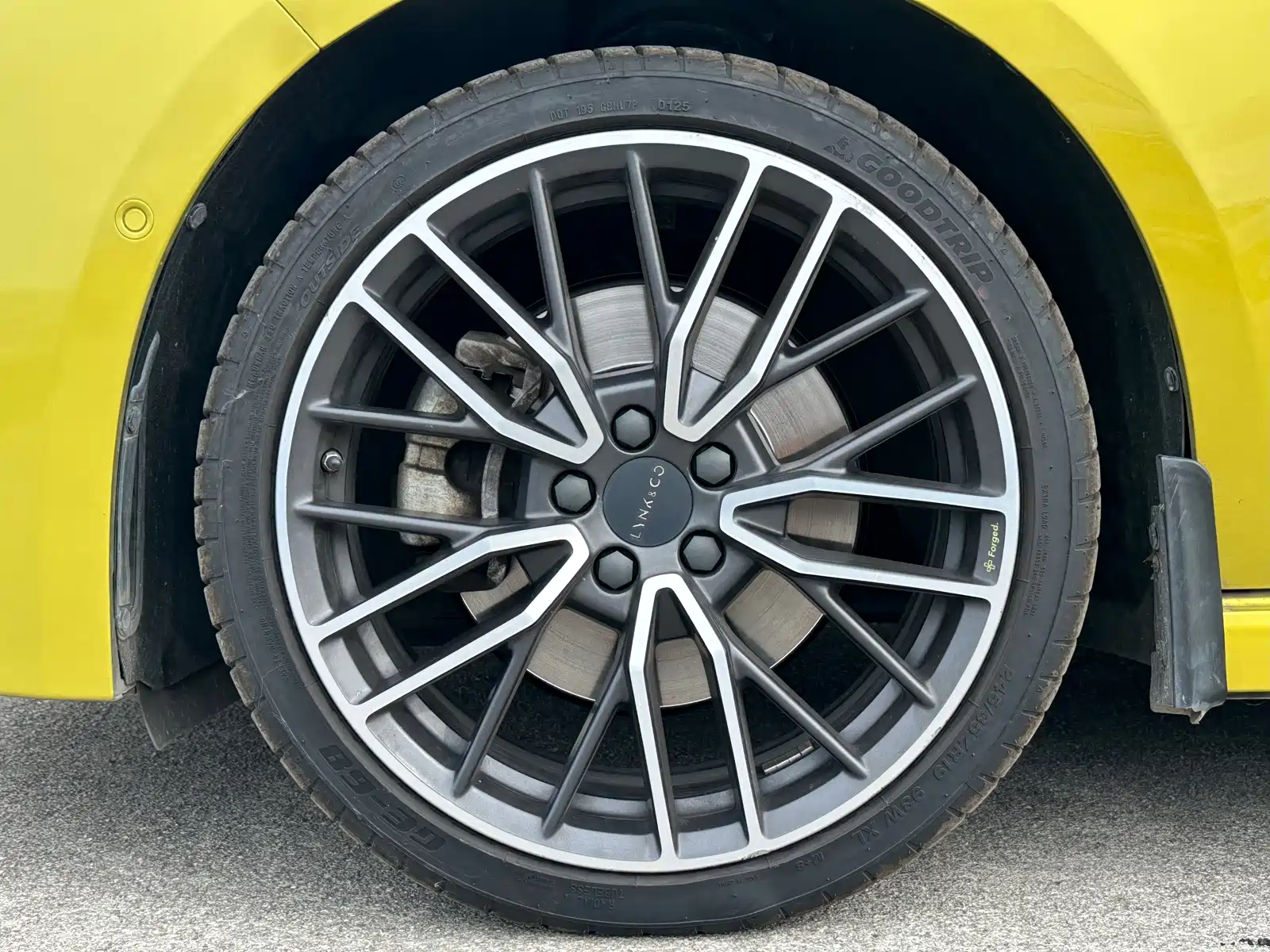 Фото 10 - Lynk & Co 03