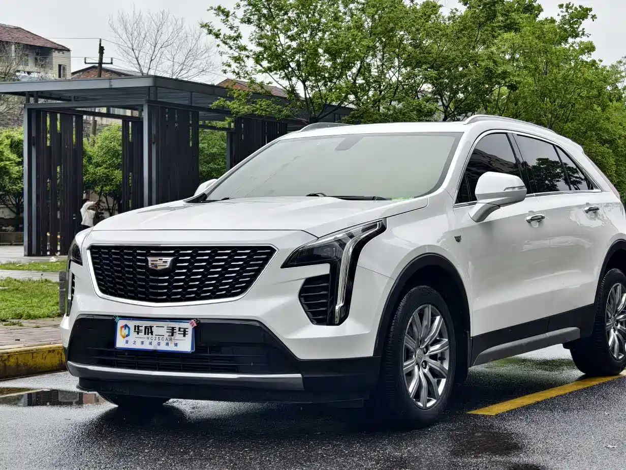 CADILLAC XT4