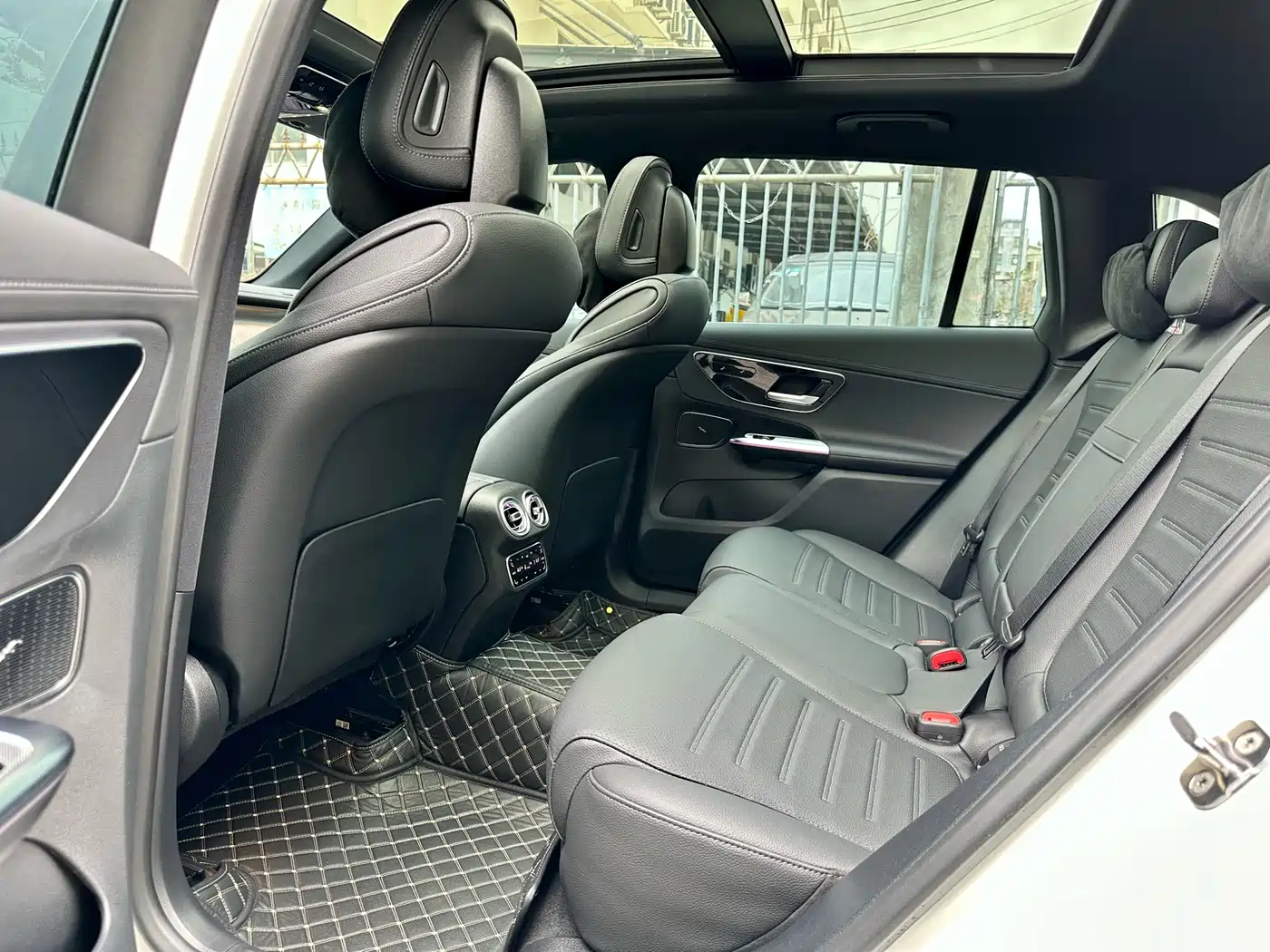 Mercedes-Benz GLC 2024 GLC 300 L 4MATIC Dynamic 5-seater фото 7