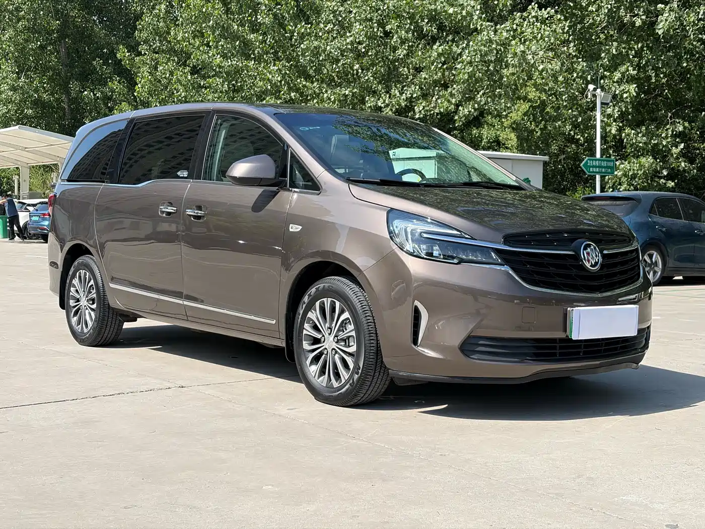 Buick GL8 2021 Land Business Class 652T Luxury фото 3