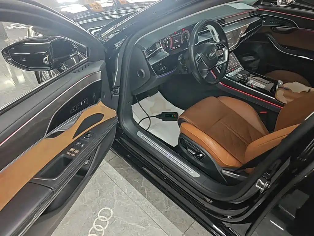 Фото 16 - Audi A8
