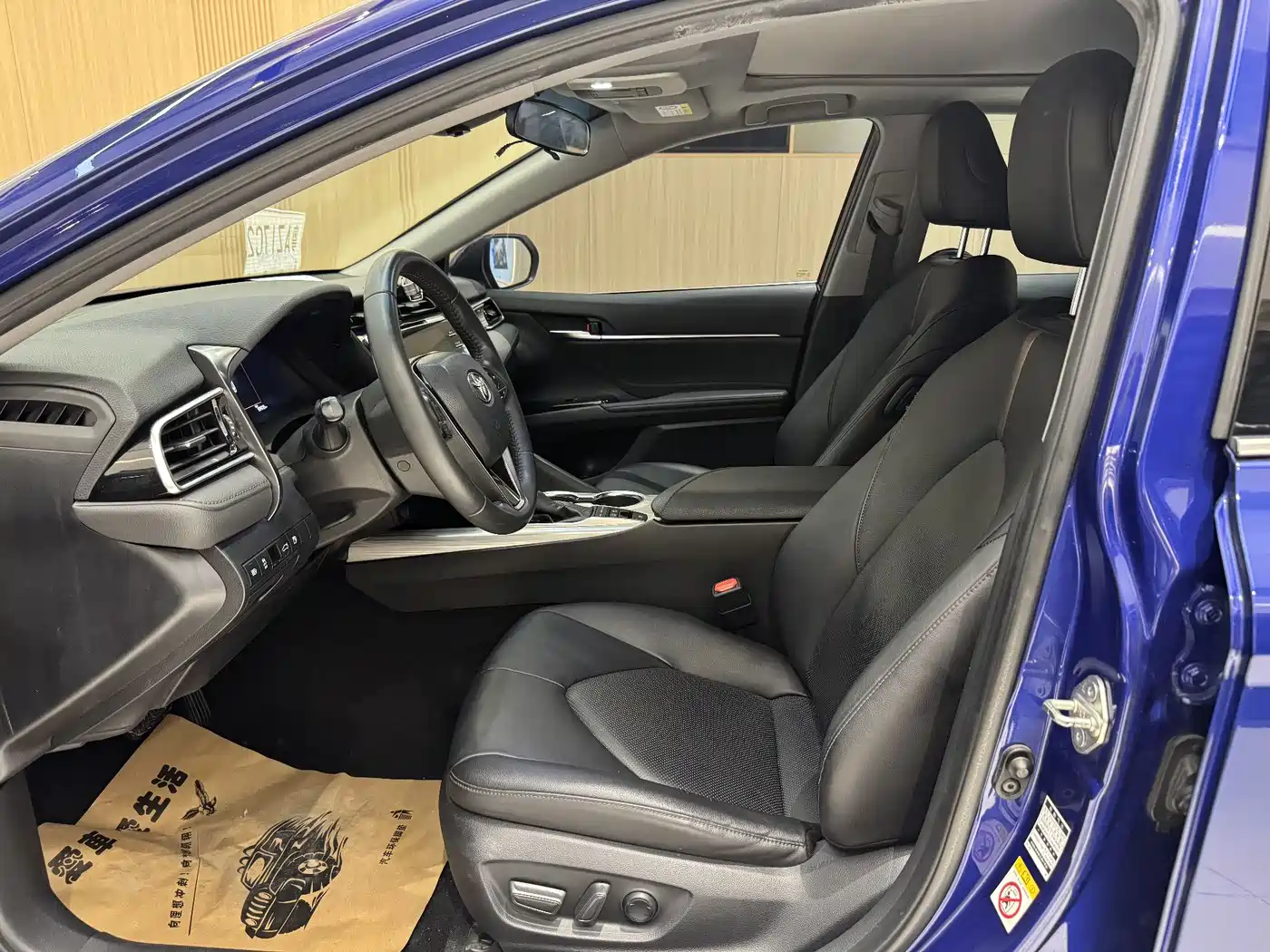 Toyota Camry 2018 Hybrid 2.5HG Luxury Edition фото 10