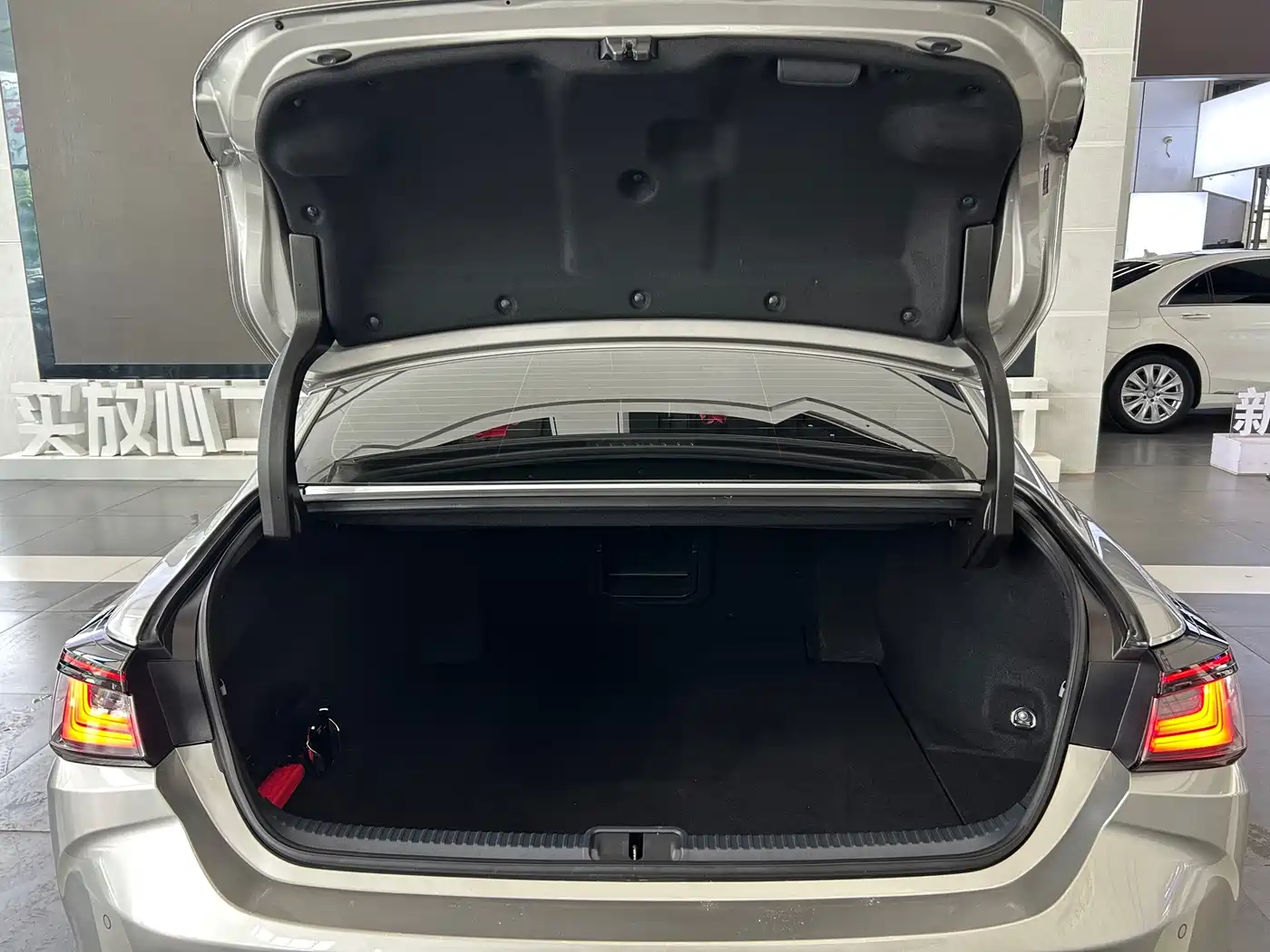 Lexus ES 2025 2025 300h Ultimate Edition