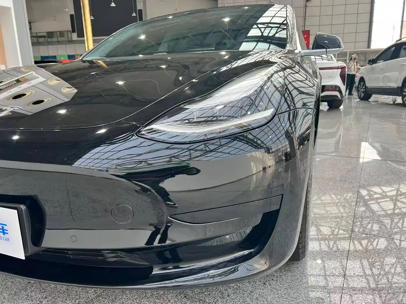 TESLA MODEL 3