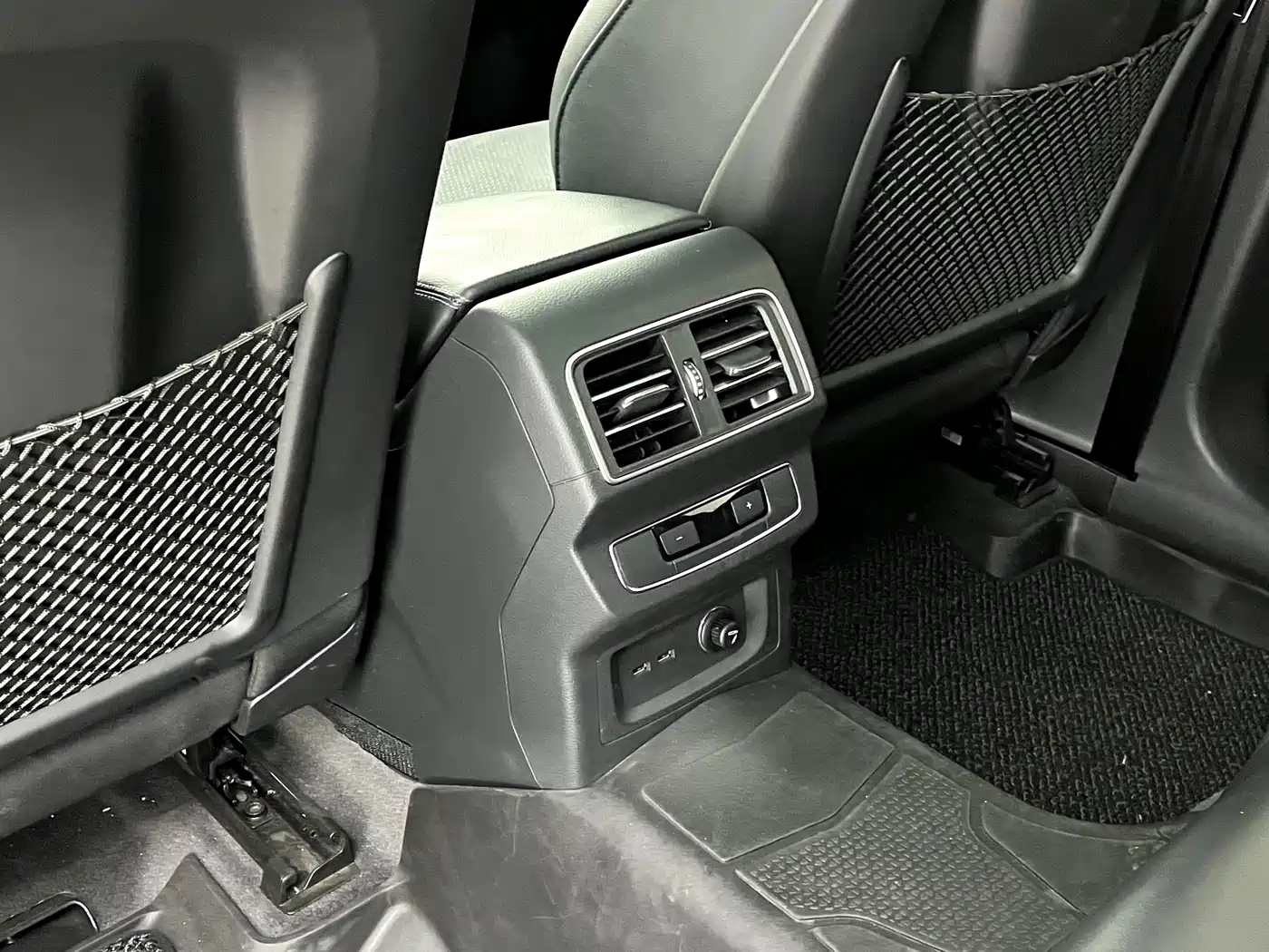 Audi Q5L 2020 Facelift 40 TFSI Honor Fashion фото 14
