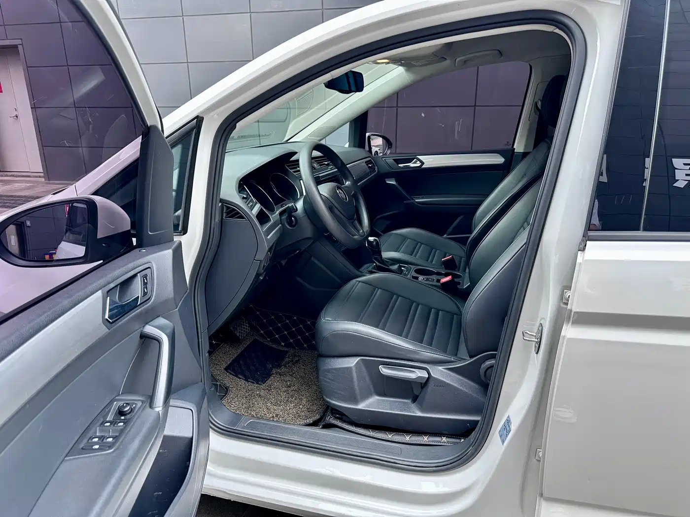 Volkswagen Touran 2018 Touran L 280TSI DSG Trendline 7-seater China V фото 9