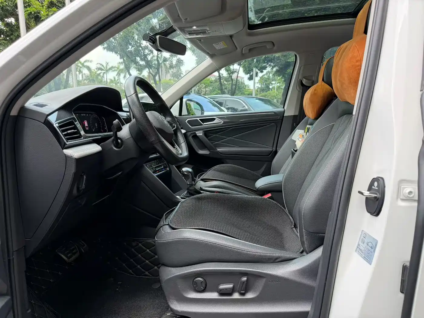 Volkswagen Tiguan L 2022 380TSI Automatic 4WD R-Line Cross Edition 7-Seater фото 13
