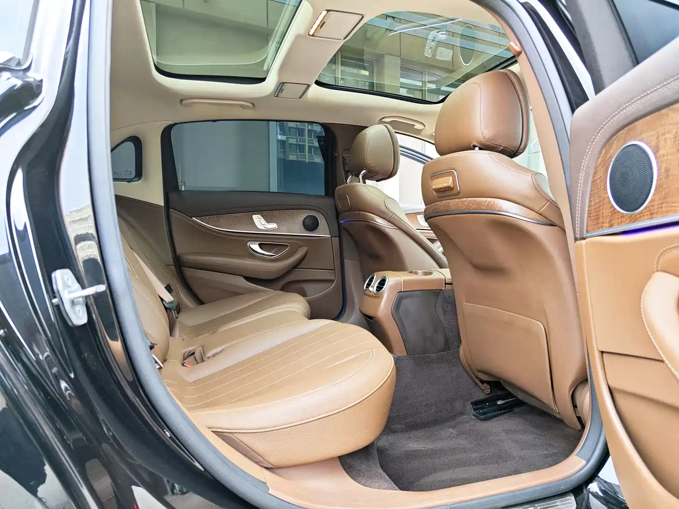 Mercedes-Benz E-Class 2019 E 300 L Luxury фото 10