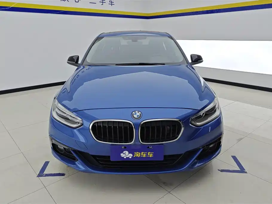 BMW 1 Series 2018 118i Sport Edition фото 2