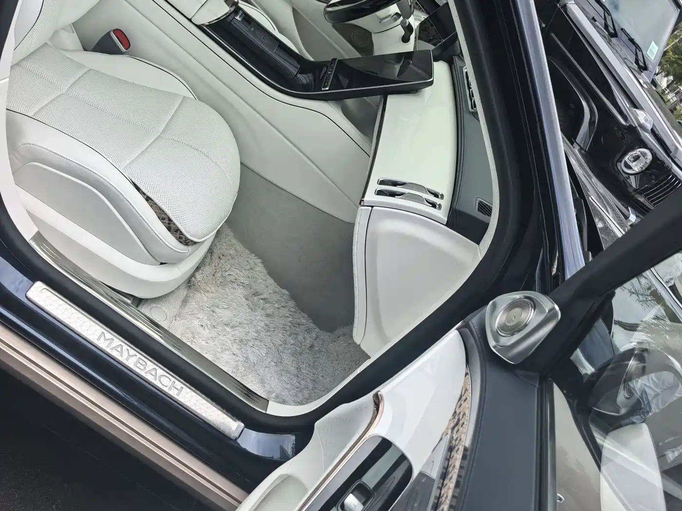 Mercedes-Benz Maybach S-Class 2023 S 680 4MATIC Haute Voiture Limited High-End Edition фото 10