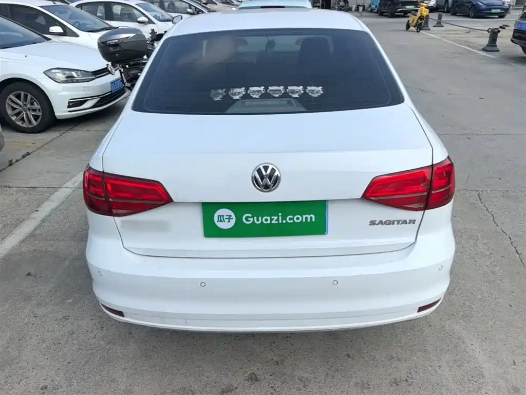 Volkswagen Sagitar 2015 1.6L Automatic Comfort фото 4