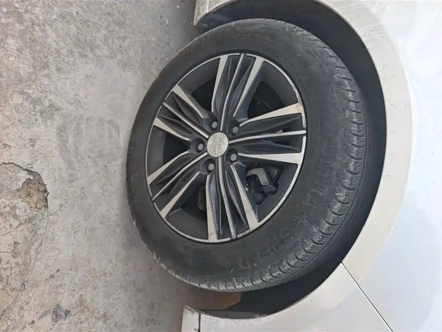 Peugeot 308 2018 1.6L Auto Luxury Edition фото 6
