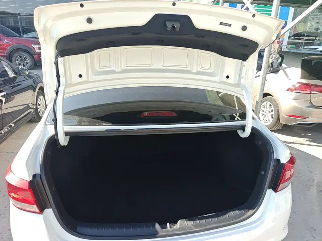 Photo 19 - Kia K2