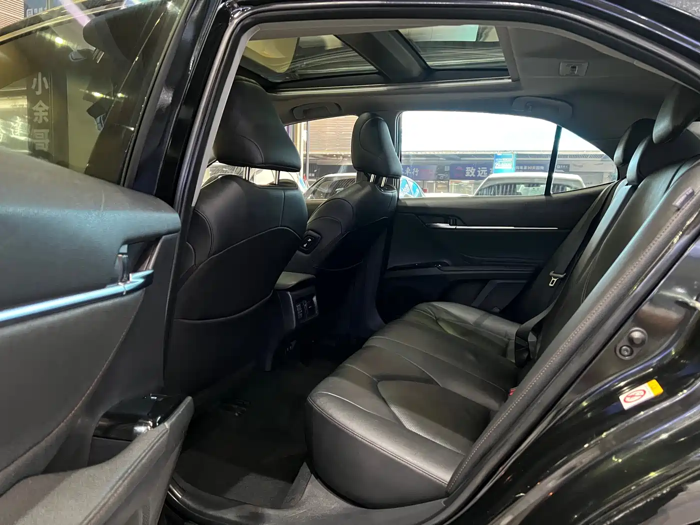 Toyota Camry 2018 2.5G Luxury Edition фото 8