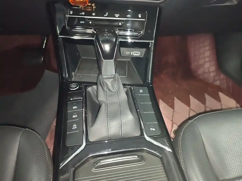 Volkswagen Passat 2020 Facelift 330TSI Luxury China VI фото 14