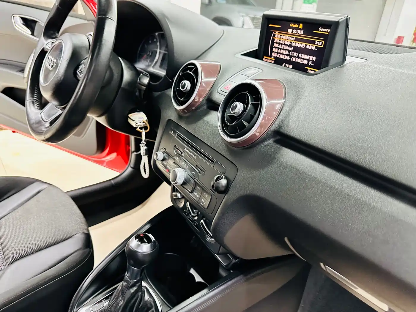 Audi A1 2012 1.4 TFSI Ego фото 27