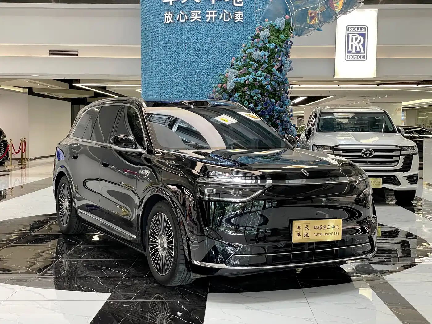 AITO Wenjie AITO M8 2025 Range Extender Max+ Edition 53.4kWh 5-seater фото 3