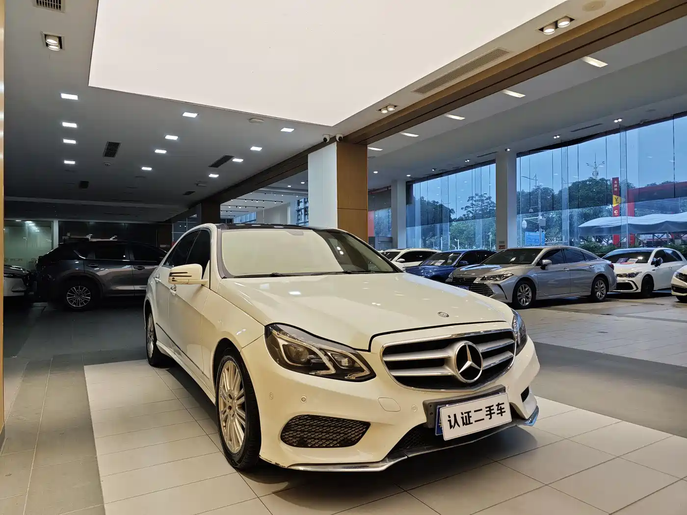 Mercedes-Benz E-Class (Import) 2009 Model E 300 Elegance Version фото 4