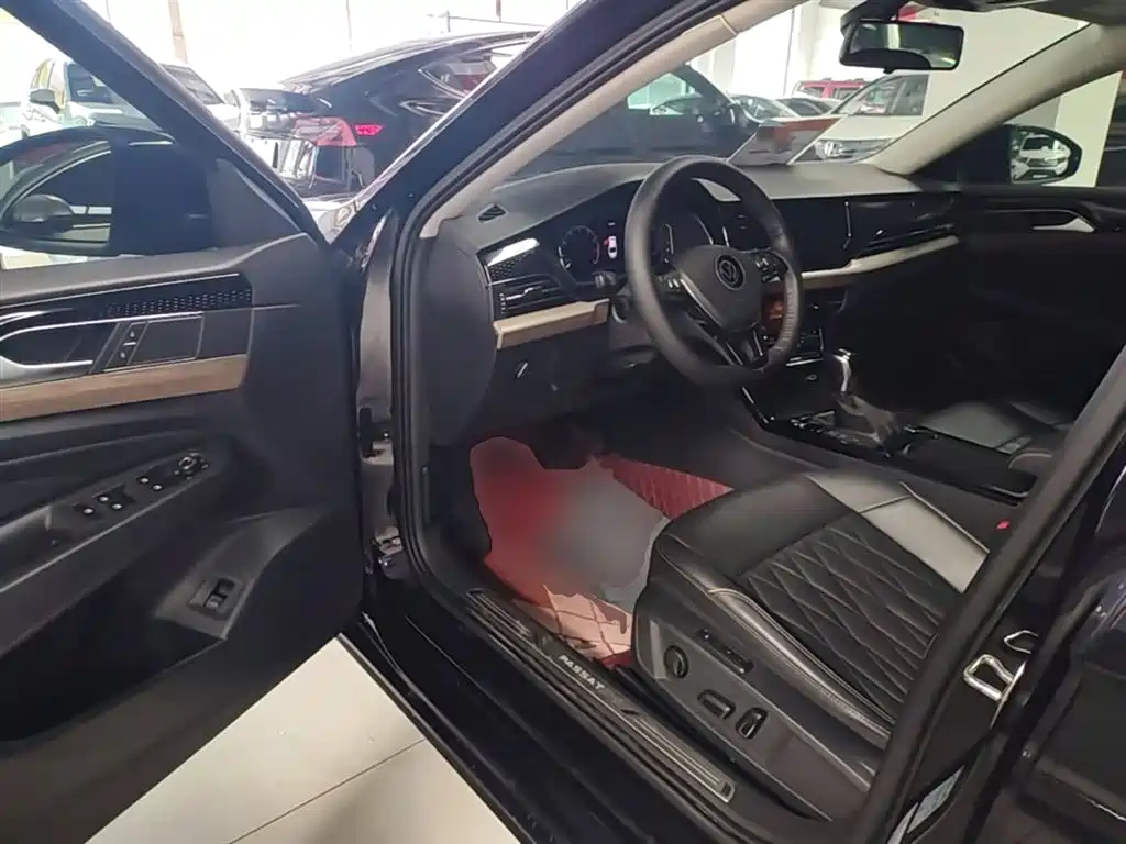 Volkswagen Passat 2020 Facelift 330TSI Luxury China VI фото 16