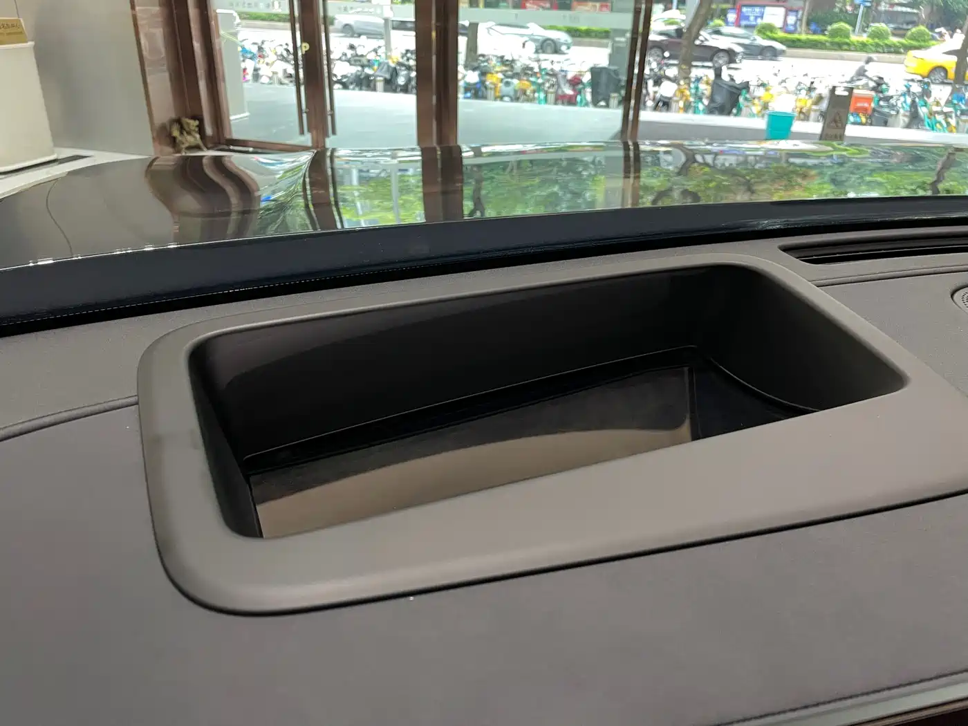 AITO Wenjie AITO M8 2025 Range Extender Max+ Edition 53.4kWh 5-seater фото 8