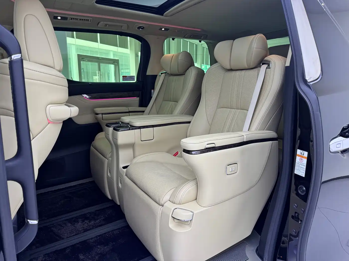 Toyota Alphard 2020 Hybrid 2.5L Premium Edition фото 5