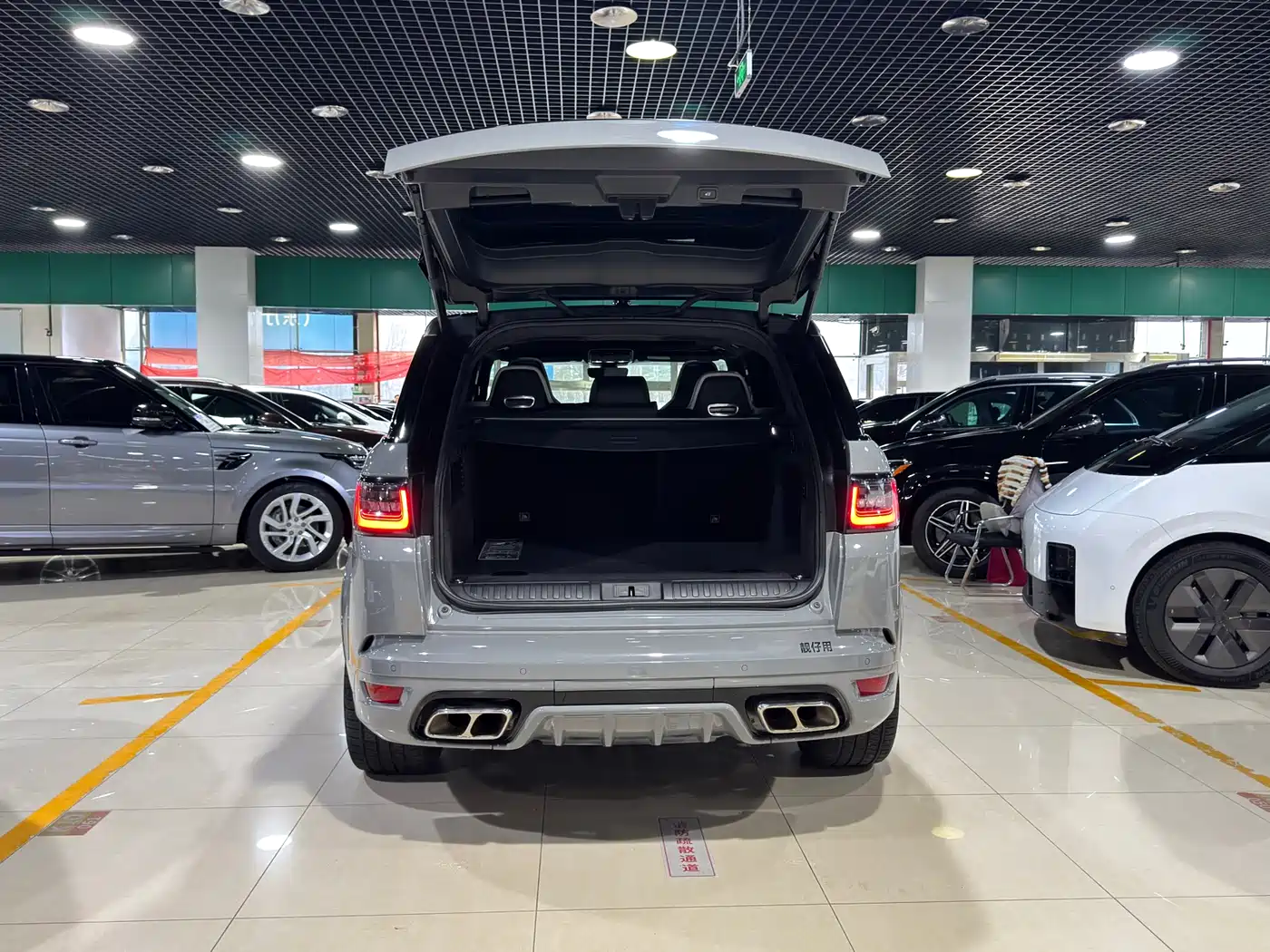 Land Rover Range Rover Sport 2022 Model 5.0 SC V8 SVR Peak Collector's Edition фото 16
