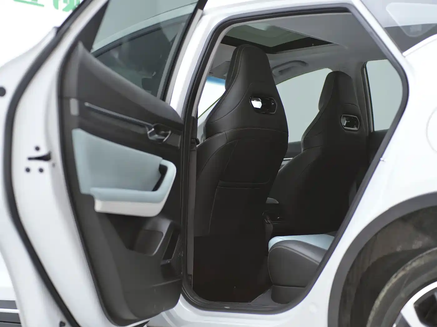 Geely Emgrand S 2022 2022 1.4T CVT Crossover Player