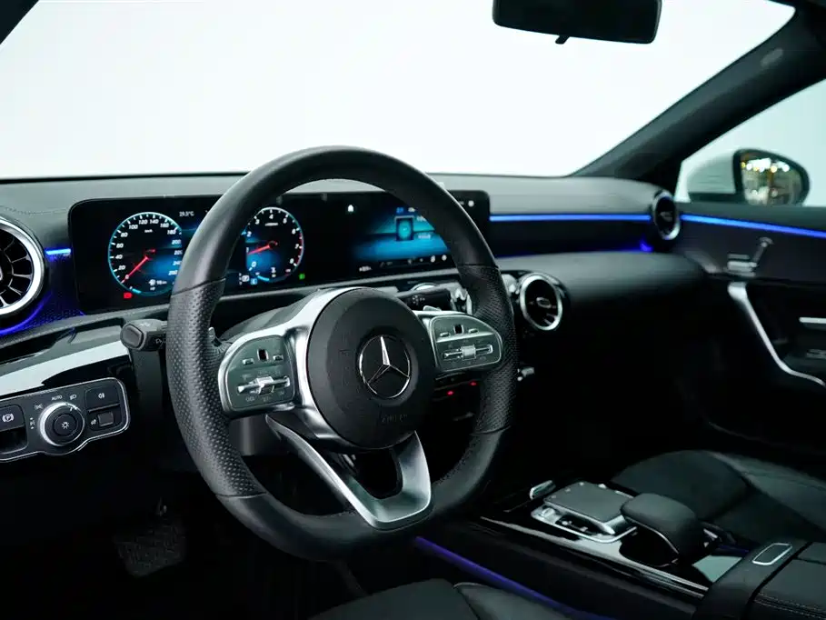 Mercedes-Benz A-Class 2019 A 200 L Sport Sedan фото 10