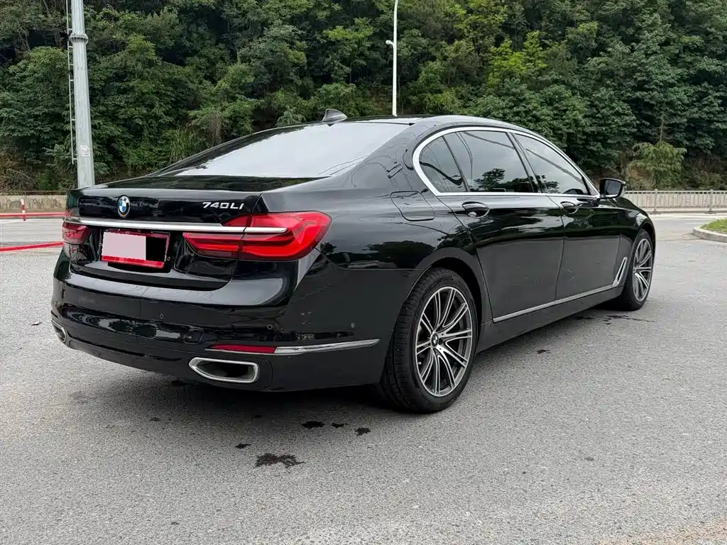 BMW 7 Series 2016 740Li Leading Edition фото 5