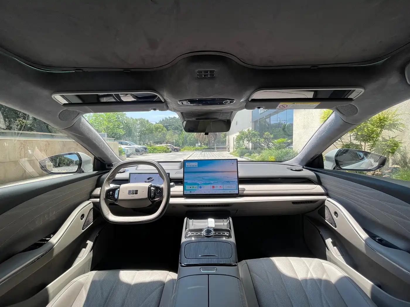 Geely Galaxy Galaxy Xingyao 8 2025 Model 130km EM-i Flagship Edition фото 6