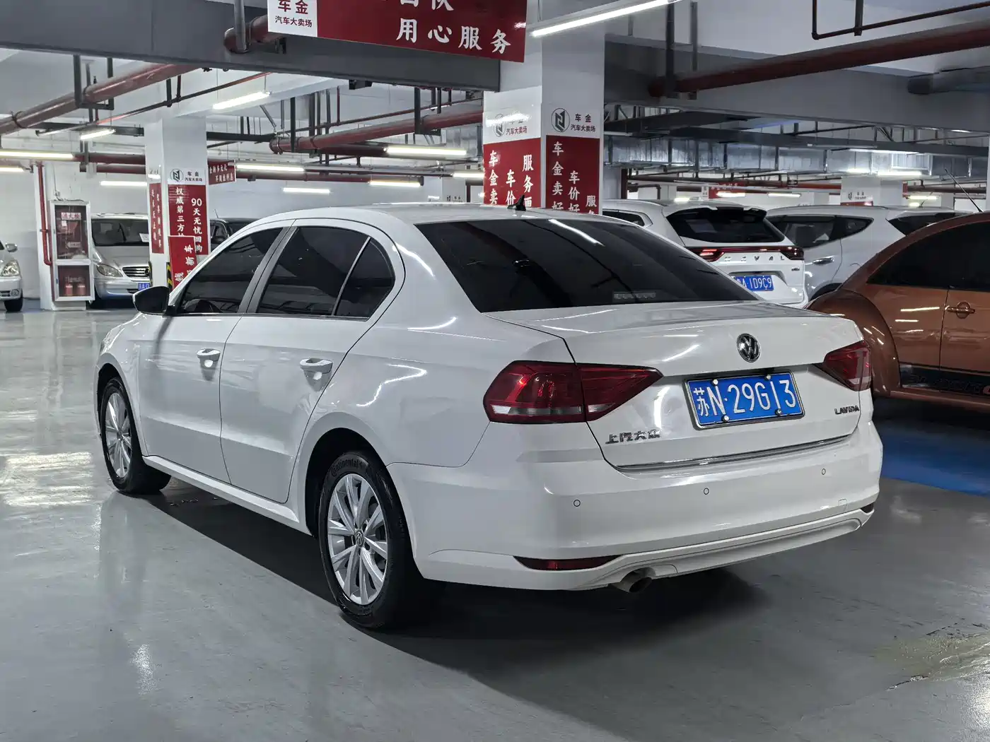 Volkswagen Lavida 2015 1.6L Automatic Comfort Edition фото 6