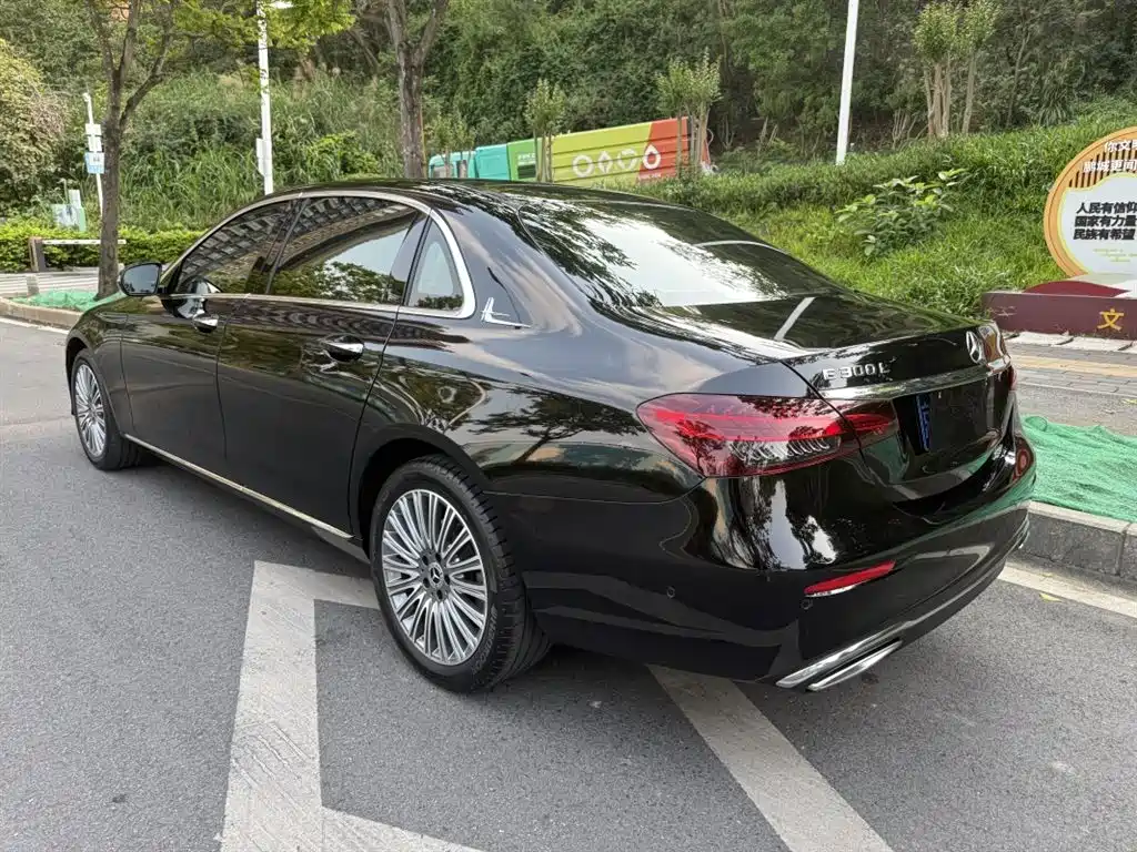 MERCEDES-BENZ E CLASS