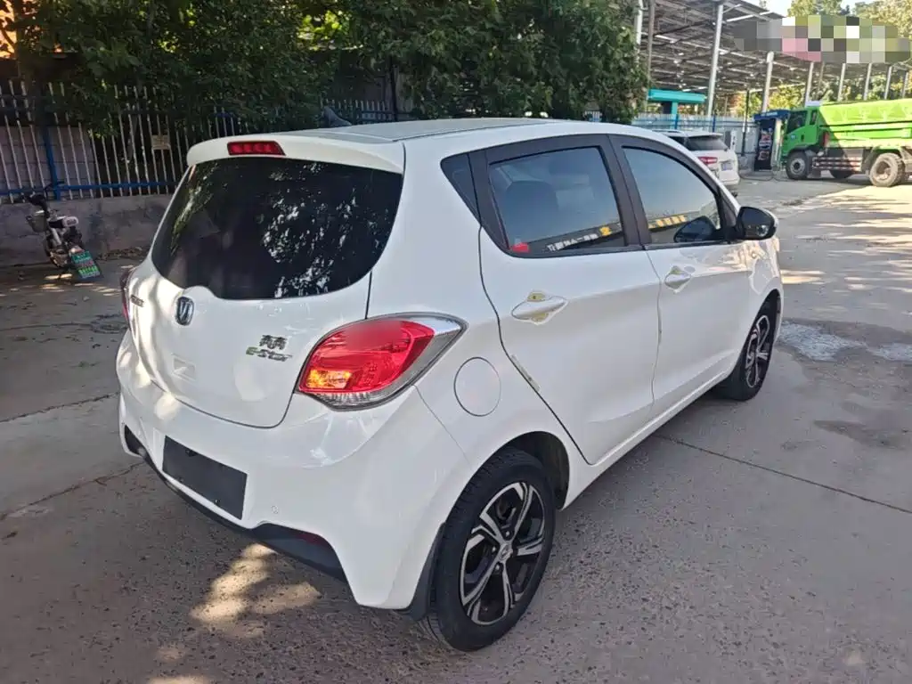 Photo 7 - Changan Benben E-Star