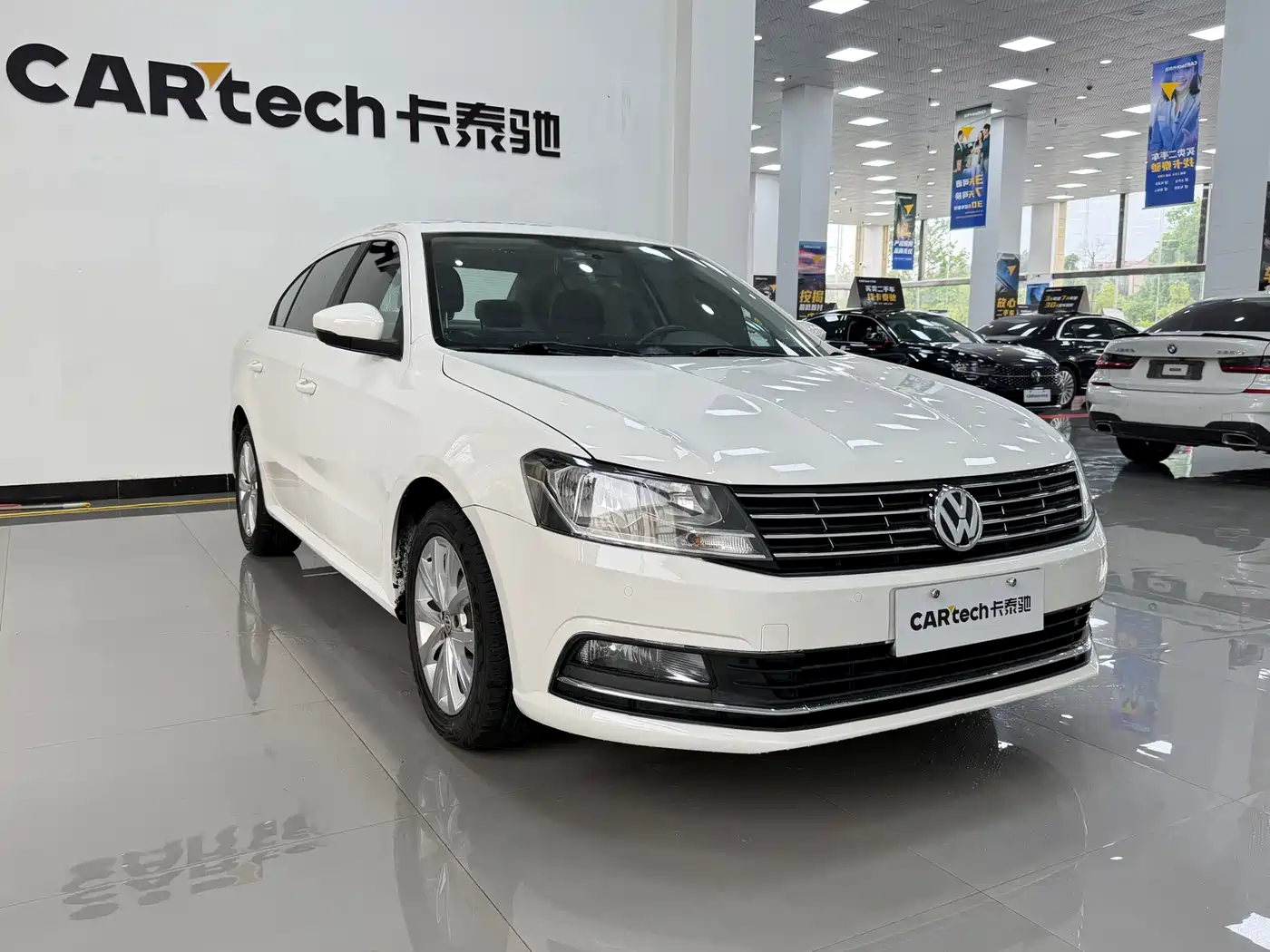Volkswagen Lavida 2017 1.6L Automatic Comfort Edition фото 3
