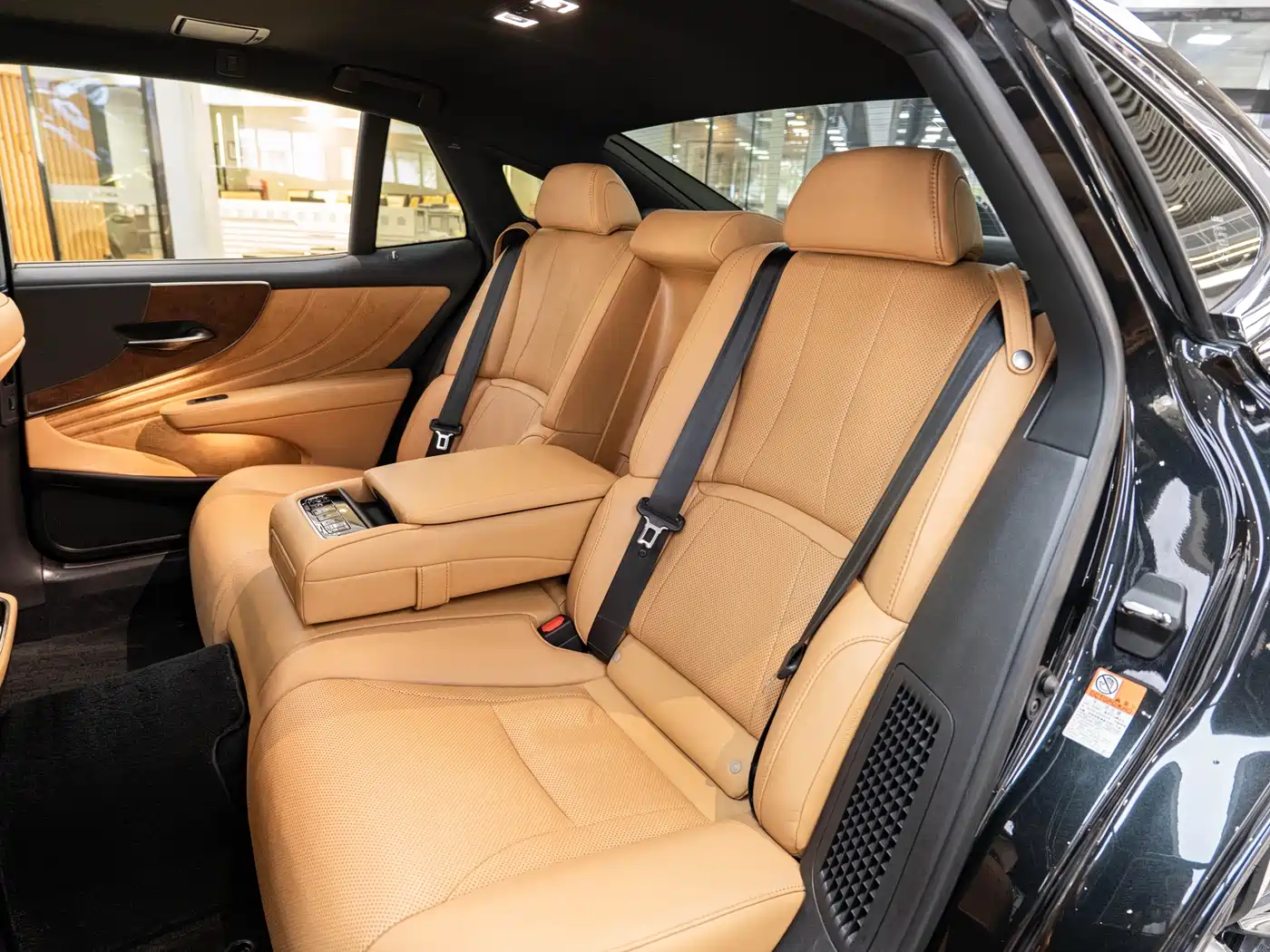 Lexus LS 2021 500h Excellence Edition фото 12