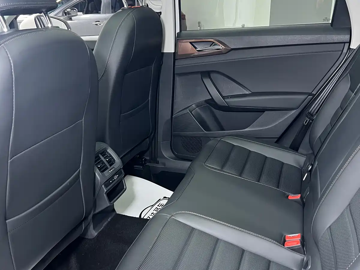 Volkswagen Tharu 2022 280TSI FWD Luxury Edition фото 17