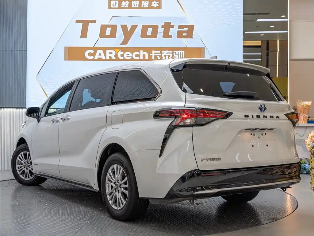 Toyota Sienna 2021 2.5L Hybrid Luxury Edition фото 4