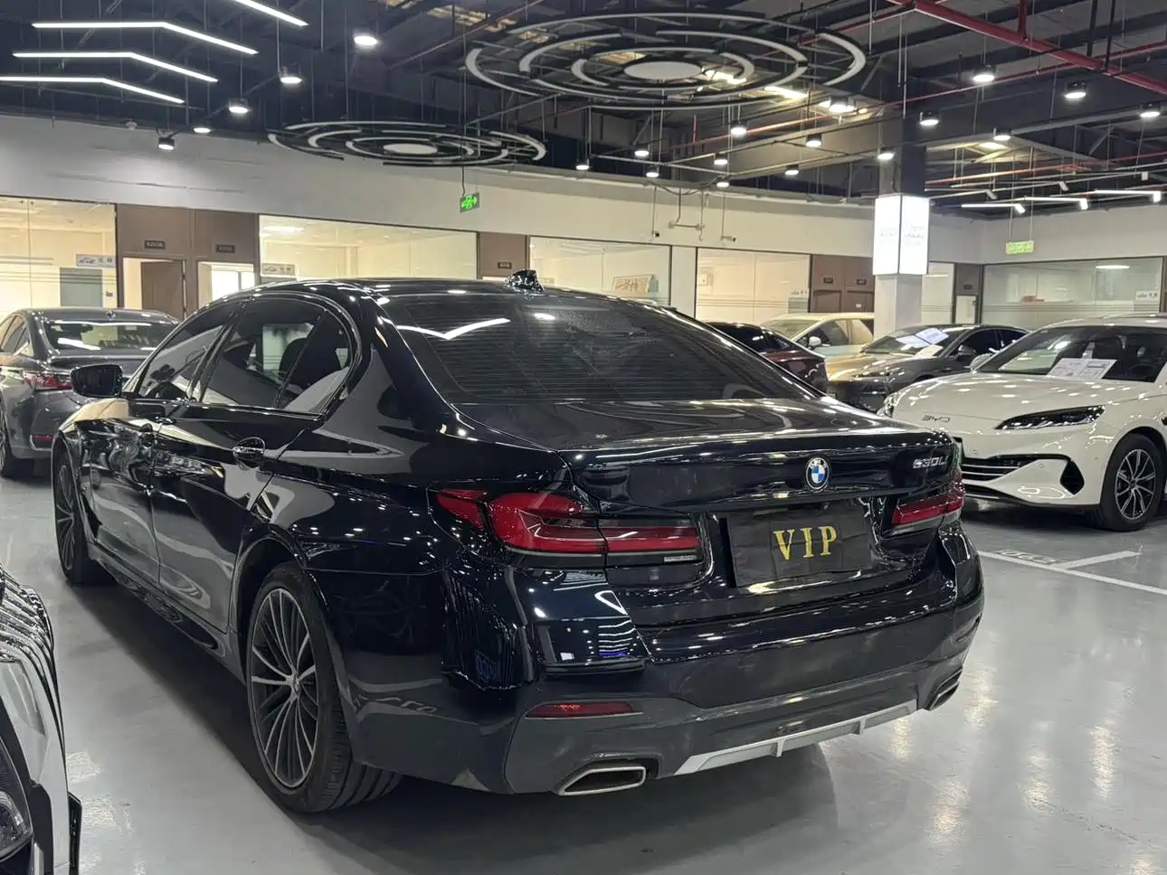 BMW 5 Series 2023 530Li Leading M Sport Package фото 16