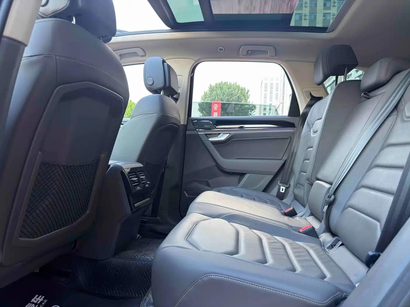 Volkswagen Touareg 2024 2023 3.0TSI R-Line Black Sports Package